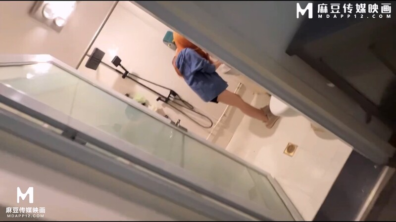 黃髮長腿嫩妹身材超好 被後入插的完全受不了 高潮抖臀收縮 被肉棒制服了 雙腿都發軟了想回家[MP4/2.06G]