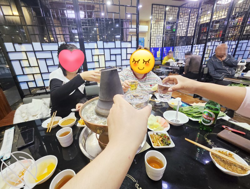 《姐弟亂倫》海神“暗水之下”第一次舔表姐的B第一次與表姐肛交❤️最後射進她的屁眼裡