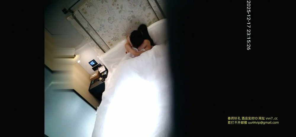 酒店針孔偷拍 顏值絕對夠用的清純美女開房做愛 奶子不小 被男友趴在上面懟