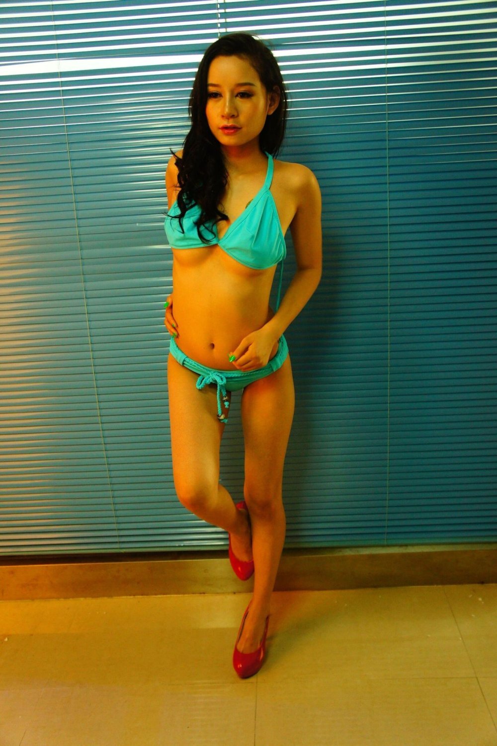 發騷的藍色比基尼少婦[29P]