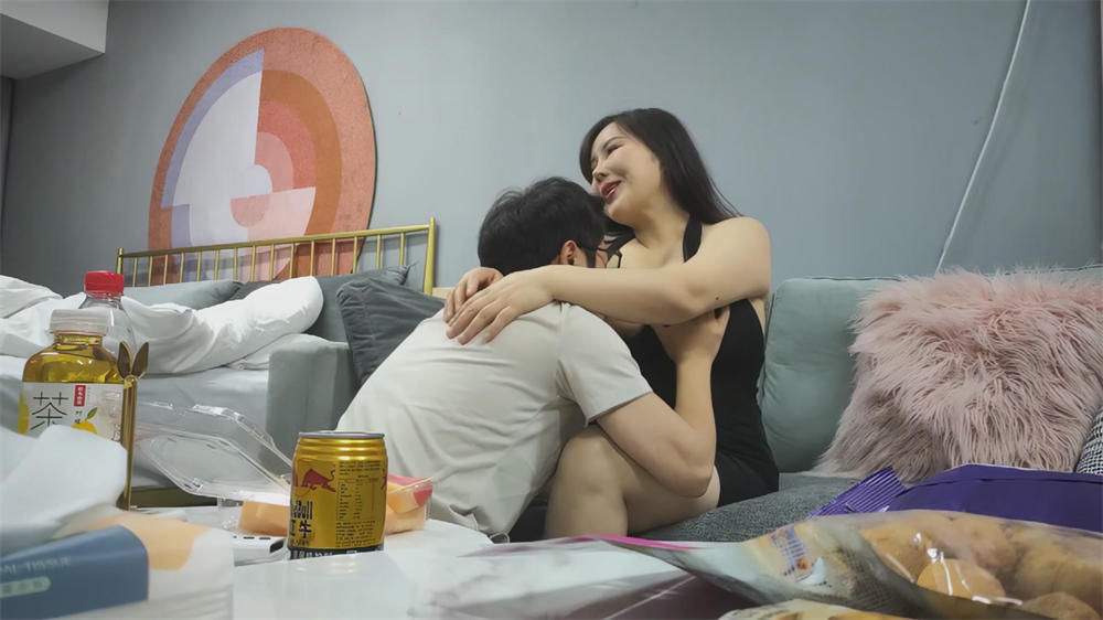 熟女探花 巨乳騷熟女 雪白大奶肥臀肉感十足 近景后入拉手狂乾真敗火