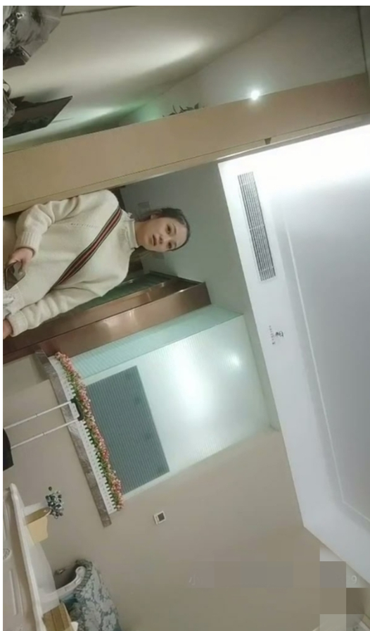 （騷飄飄專業搞雞）師徒二人首次3P大戰極品妹子 抱著狂操