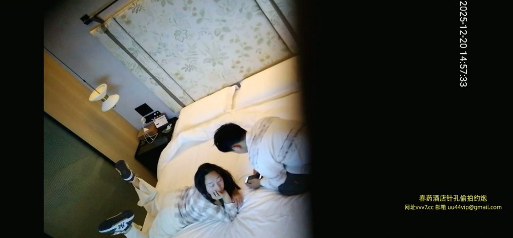 酒店針孔偷拍小情侶玩的花花 把屁股倒著捧起來揉穴，把小女孩玩的嗷嗷叫