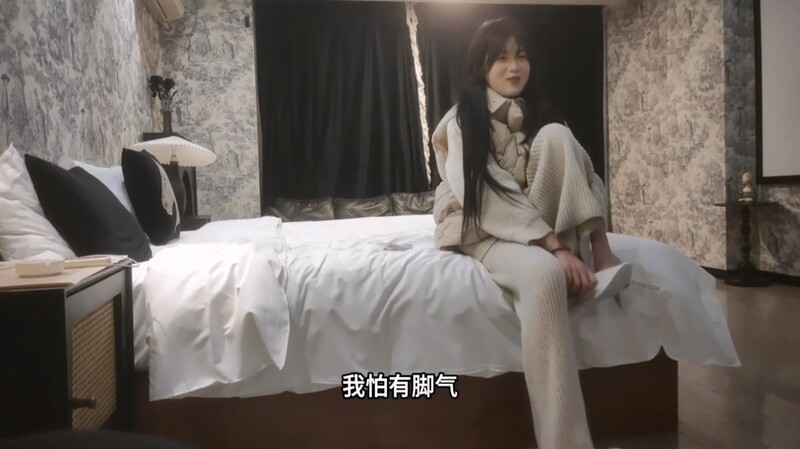 阿良探花 - 十八歲嫩妹休學下海兼職 小穴一碰就抖動特別敏感