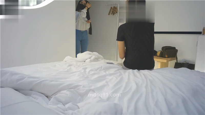 91C仔老司機探花商務套房約炮❤️長腿豐臀週邊女吹拉彈唱讓人欲罷不能