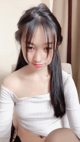 新人，19歲四川小美女【萱妹妹】清純反差，閨房中大尺度自慰，黑絲美腿，小穴白漿直流，呻吟聲銷魂！ [MP4/1370MB]