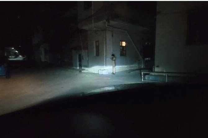 【戶外車震】叔叔我成年了 - 約啪極品長腿包臀大學生 香豔車震 主動騎上來抽插 纖細蠻腰上下榨精 無套內射精液溢出