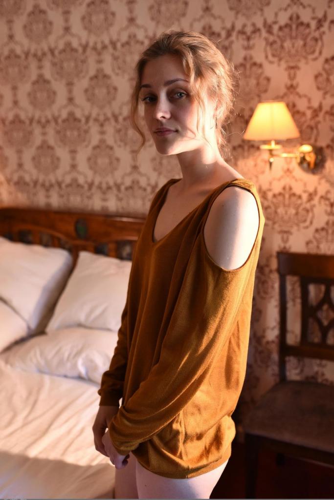 少女Lika D在床上脫光衣服等著你來操逼[33P]