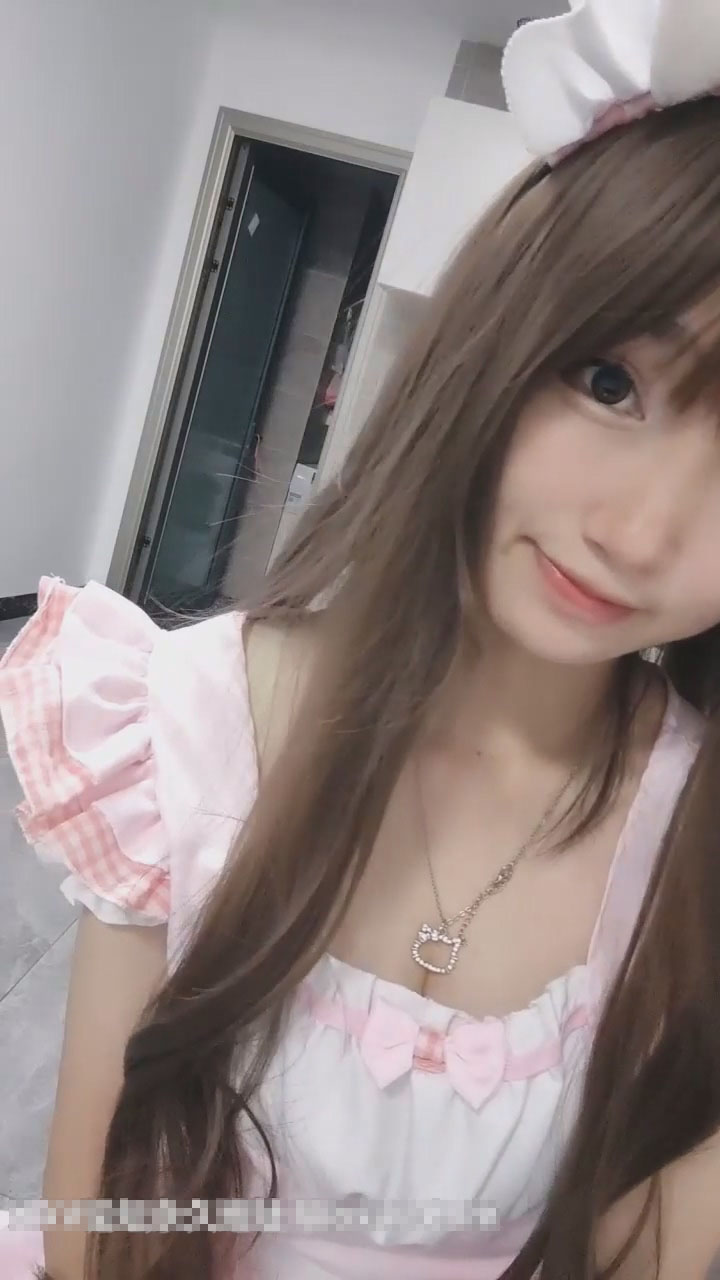 極品學妹臭屁豬豬 人前淑女 人後欲火焚身[MP4/447MB]