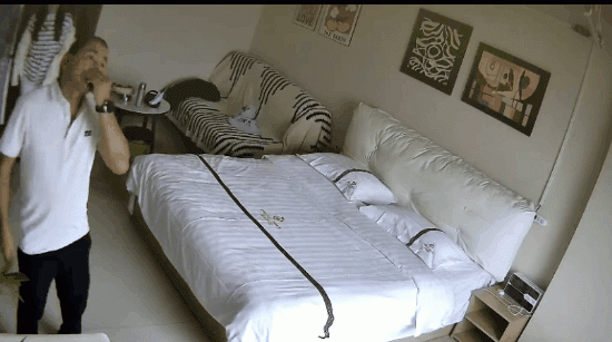 民宿酒店愉拍貌似很饑渴的人妻騷婦和光頭男愉情連續不停的乾