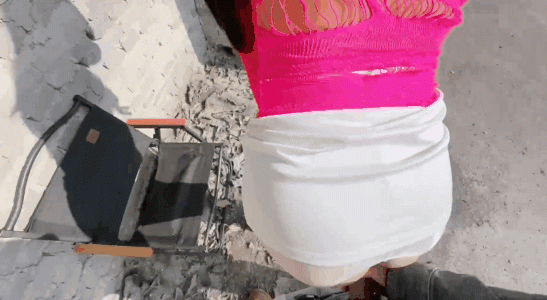 精品亂倫我跟後媽的性愛日記 - 小媽極品大長腿超短裙 在廢棄工地曬逼求操 露天抽插淫漿不斷流出 緊致小穴美美內射