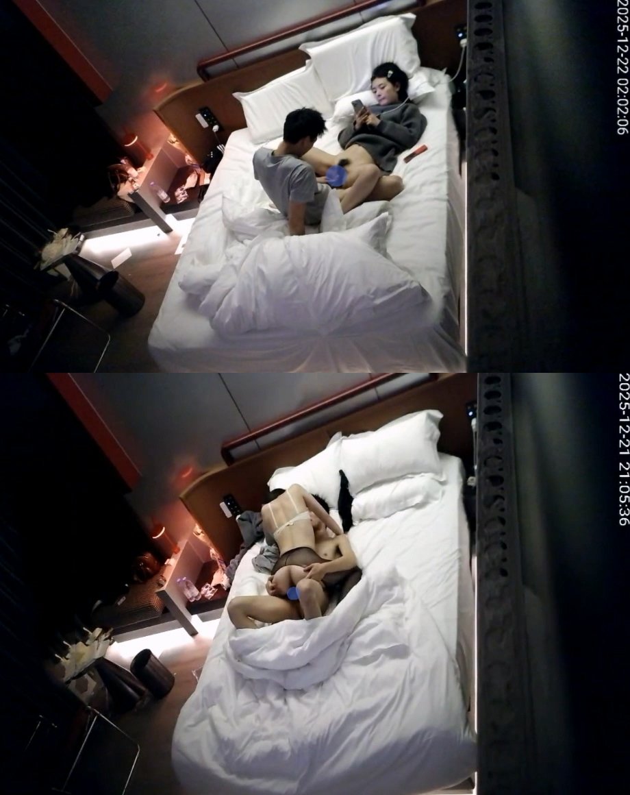 2025-12-21酒店偷拍 純欲女變身情趣黑絲母狗足交挑逗后被爆操