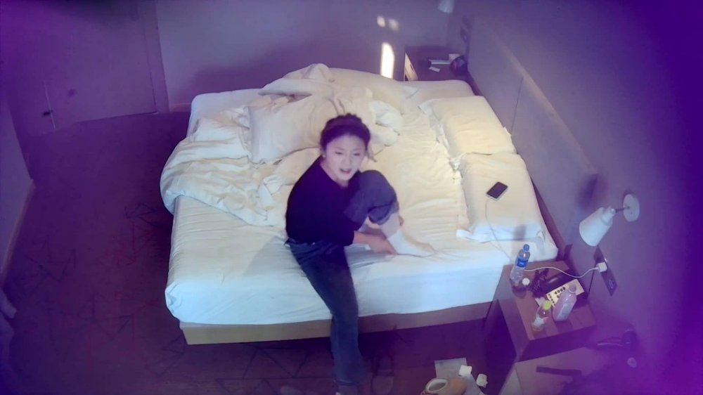 12-28流出天眼酒店偷拍顏值美女遇上猴急男友澡都不洗就想掰逼研究 一番