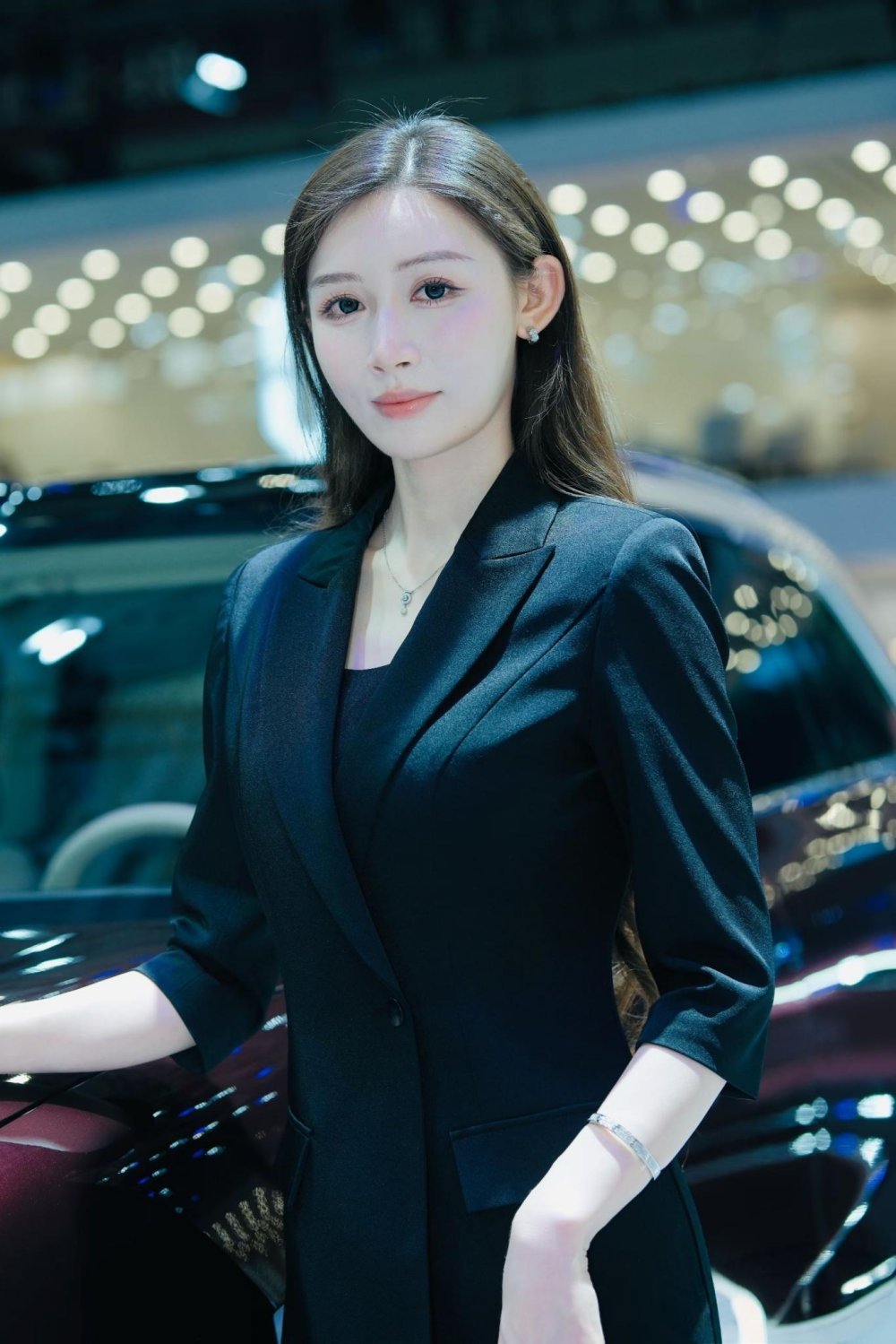 賞心悅目的氣質車模[22P]