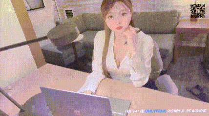 漂亮美眉YuiPeachpie 身材苗條白絲細長腿性感OL女同事在酒店房間里撅著屁屁被狠狠地操了內射一粉穴