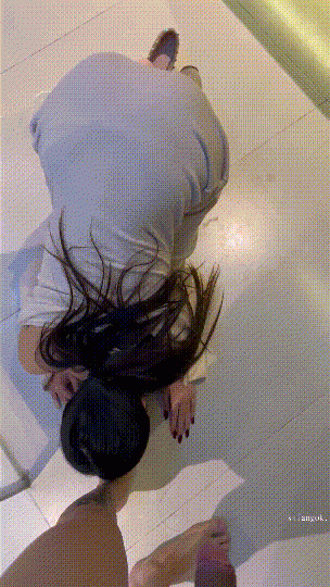 河南濮陽【中原炮王】約操露臉年輕少婦，是個女M喜歡被操給男主毒龍