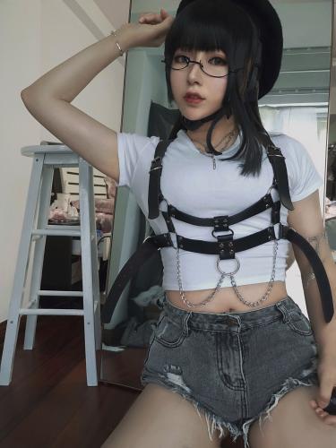 [Cosplay] 小容仔咕咕咕w 白T [20P2V-64MB]