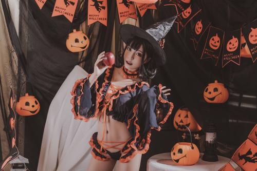 [Cosplay] Leader Bai Yizi 萌妹白易子教主 – Halloween Witch 万圣节魔女