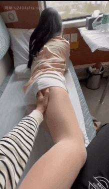 【超頂通奸亂倫】會噴水的親姐姐 高能刺激！ 火車上大膽全裸做愛 從廁所干到臥鋪爽到潮吹 爆肏後入內射 床單都濕透