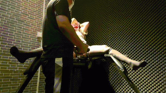 推特玩女訓練母狗大神【綠帽調教】門檻福利，手持高速電鑽炮機各種專業設備調教學生騷母狗（13V）[MP4/1030MB]