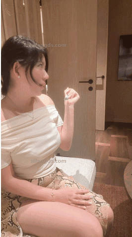 【抖音巨乳】李雅 最新雙飛 老婆和情人一起服侍男主 一男兩逼 共舔一雞 無套後入 乳交內射 貴在真實