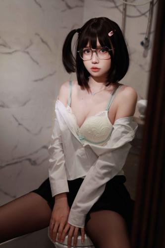 [Cosplay] 洛桑w伊梓 眼镜妹妹[32P-307.8M]