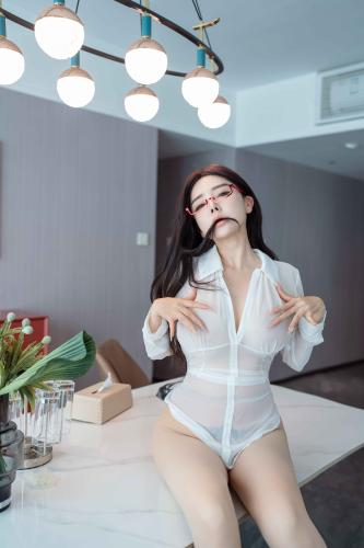 [XR Uncensored] Pan Jiaojiao (潘娇娇) – R18 秀人网模特 退役前最后作品 恋人白玫瑰