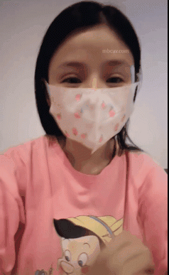 貴在真實，中年夫妻深夜檔，阿姨這身材走樣，穿上束腰被大哥調教玩跳蛋，壹臉欲求不滿