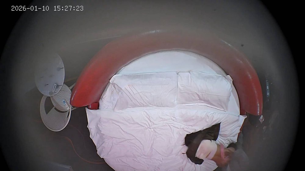 【酒店針孔偷拍❤️20260112❤️拽著學妹女友的吊帶揮舞起粉色的皮鞭瘋狂操