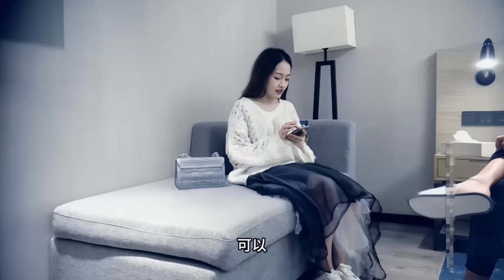 【AI增強】2020-10-31七天探花之黃總代班清純女，第一天上班就被乾哭