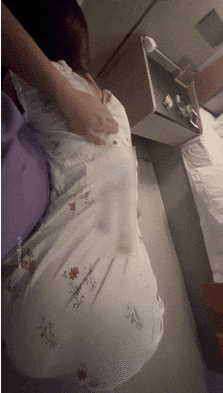 電報付費群新作【暑假約啪大三女神】空乘專業女神，走在路上回頭率超級高，學校裡不知道多少男生想操她