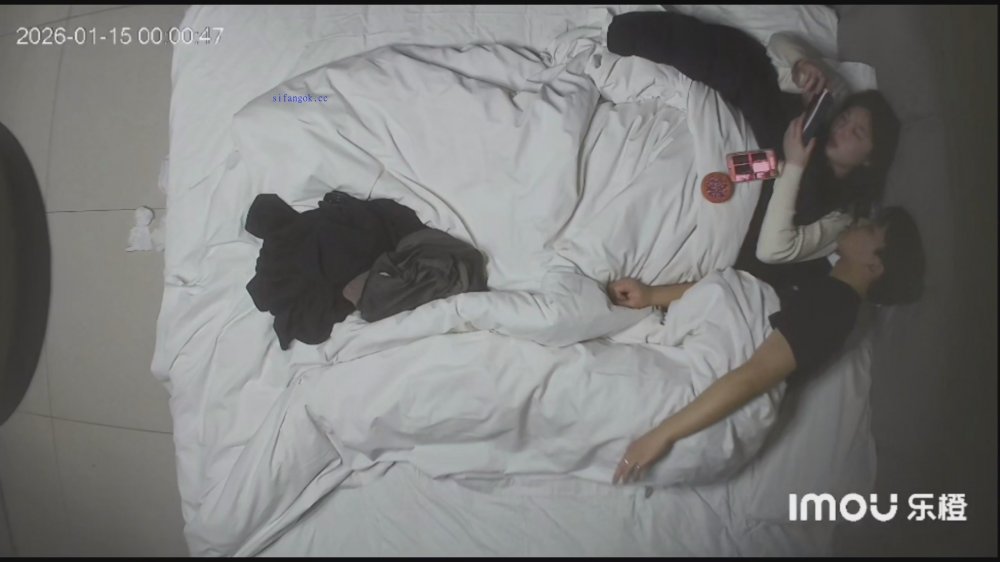 1-15流出稀有樂橙酒店偷拍高顏值白膚氣質美女被男炮友后入打樁