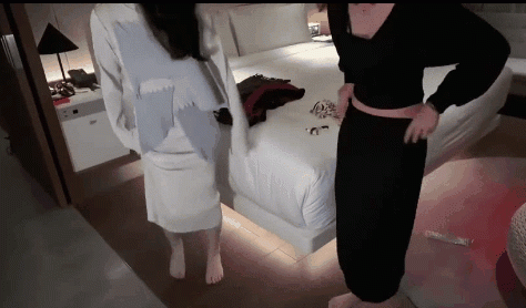 內射兩個極品身材白虎週邊女模特，香豔巨乳粉嫩鮑魚互舔互摸一起享受！