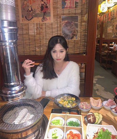 廣西柳州反差女神趙鑫鑫被渣男曝出性愛視頻❤️胯下口交抬腿爆操 全程淫蕩浪叫操成母狗！ [MP4/124MB]