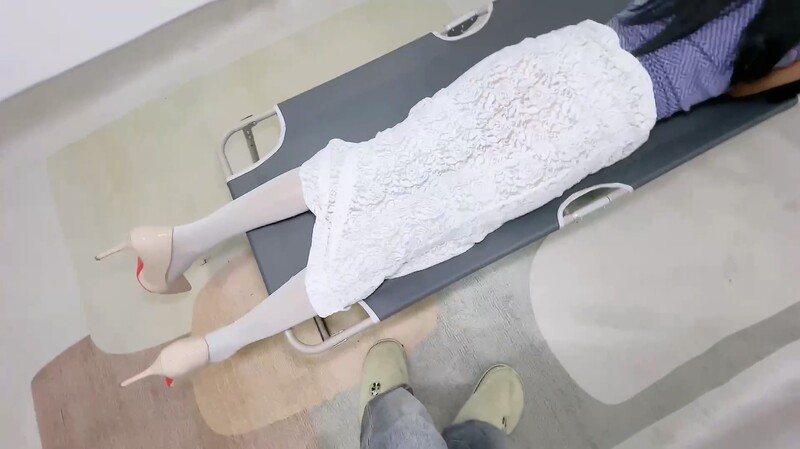 長腿小媽白裙吊帶絲襪 屁眼戴著肛塞尾巴在躺椅上操 小穴收縮很厲害狂射淫臀[MP4/446MB]