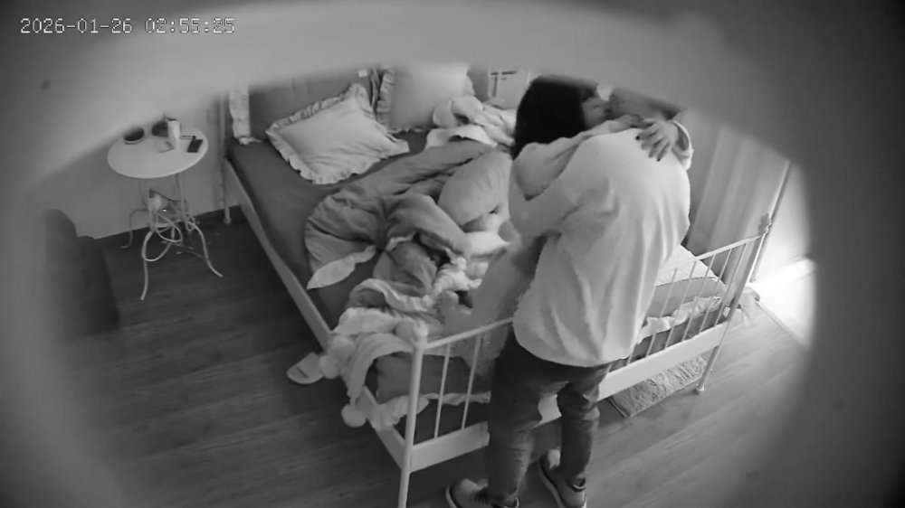 1-26流出酒店偷拍騷婦偷漢換好黑絲情趣被變態男炮友綁在床上炮機虐陰啪啪