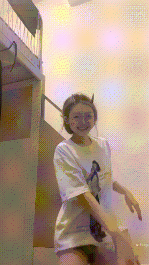 露臉洩密！ 金髮眉釘潮妹，極度反差小母狗，啪啪調教制服絲襪足交顏射