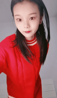 紅衣美女小姐姐！ 應觀眾要求想看操逼！ 炮友半脫下褲子直接內射，不盡興舔硬再來一發，主動騎乘爽翻