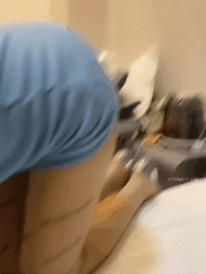 猥瑣攝影師潛規則身材火爆的大長腿美女模特各種姿勢爆操她的大肥穴完美露臉