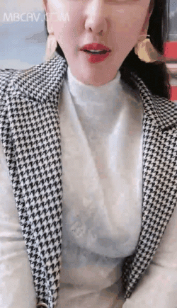 熟女控，極品整容臉豐潤50多歲阿姨，老臊貨保養真不錯，奶子碩大，奶頭竟然還很粉