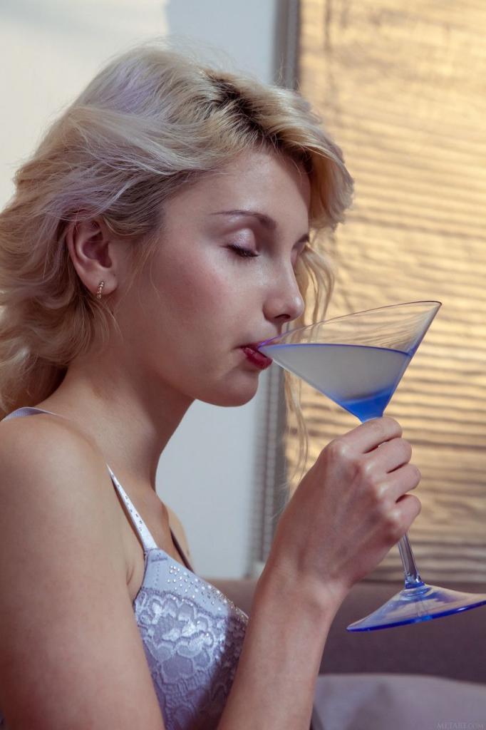 發少女阿什林運動紅唇，同時展示她精緻的陰部[25P]