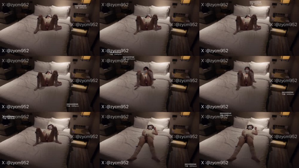 ✅00后綠帽情侶『渦輪增壓草莓』嘴裏一根 小騷逼裡一根 前後夾擊！ 要被操死了，爽的不要不要的