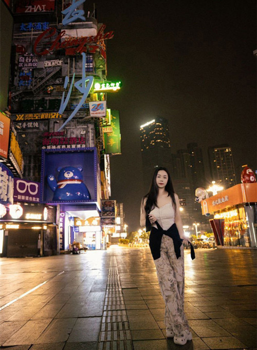 廣西D奶人妻女教師陳曉琳全裸口交後回家狂榨綠帽老公猛捏巨乳爽到高潮尖叫噴水！ [MP4/183MB]