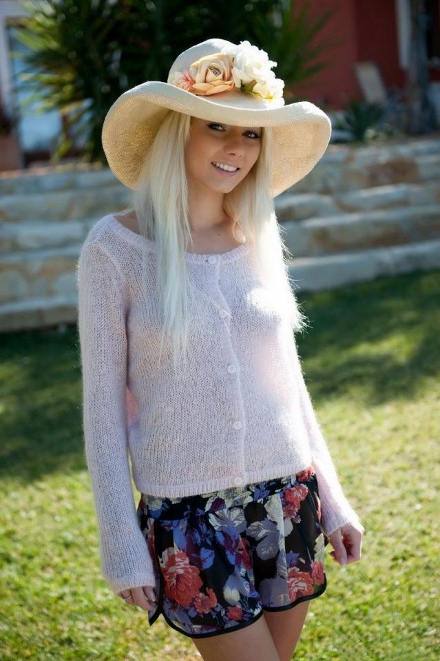 優雅的金髮美女戴著帽子，裸體在外[21P]