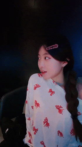 大三學生妹的一天【柚子】深夜KTV等網友，嬌嗔抱怨來晚了，趕緊來干上兩炮，特寫水好多！ [MP4/3050MB]