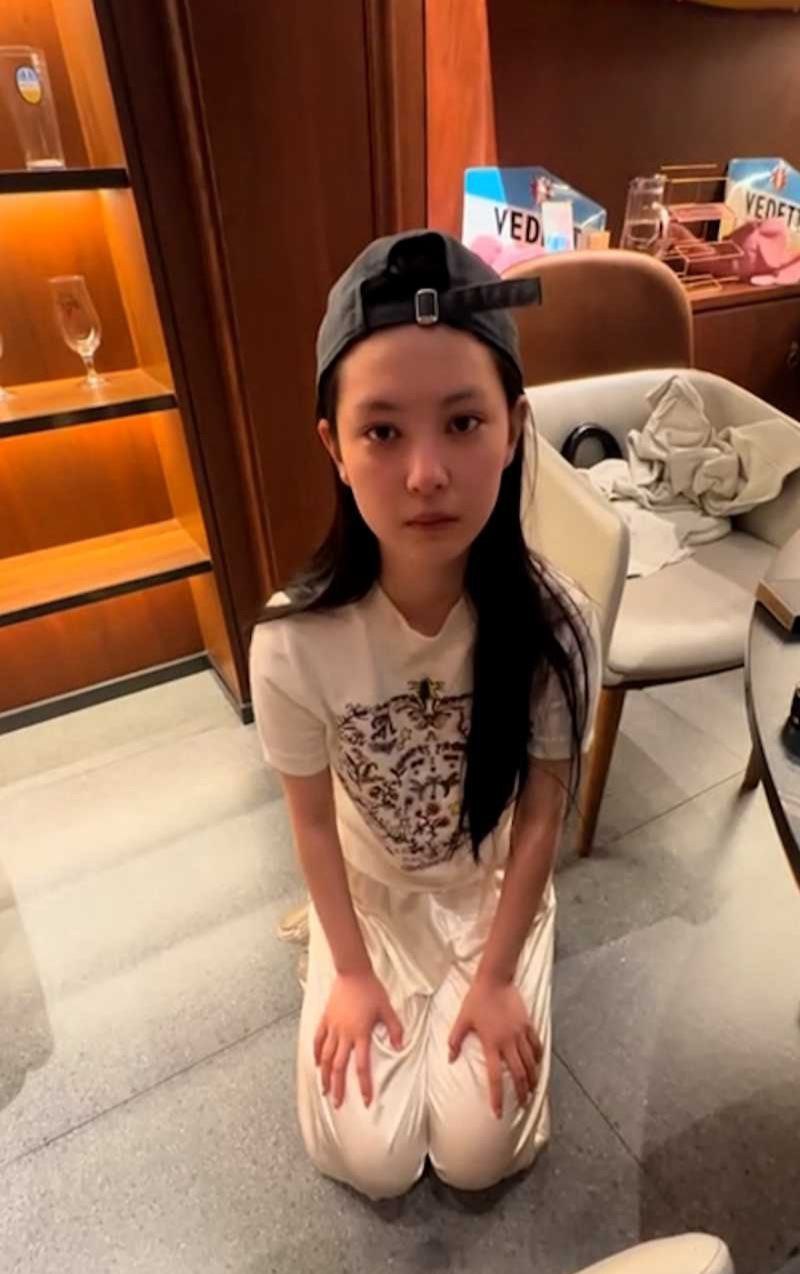 山東淫女王曉迪出軌被勞斯萊斯大哥抓姦在床❤️花著金主錢包養小白臉 跪地發毒誓乞求原諒！ [MP4/273MB]