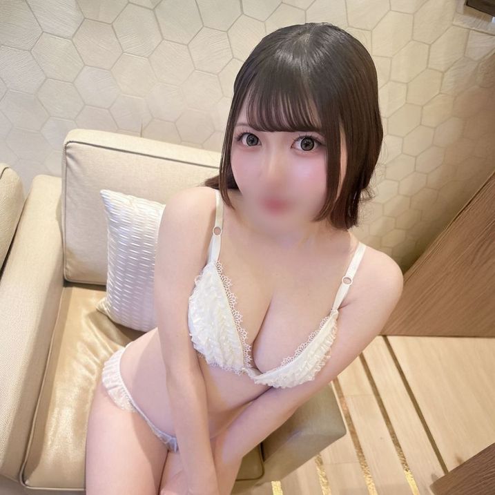 FC2-PPV-4845771 めちゃかわな色白美肌 【高清無碼】