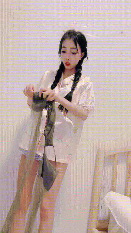 火爆小姨子雙馬尾高挑極品模特身材攜閨蜜開播~肛交噴水拿盆接刺激不斷~畫面淫亂表情銷魂！ [MP4/3.84G]