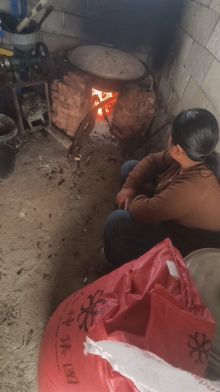 媽媽在養殖場煮豬食 我把精液都射在媽媽嘴裡 讓她把濃濃的精液都咽下 不可多得的養顏補品[MP4/1.04G]