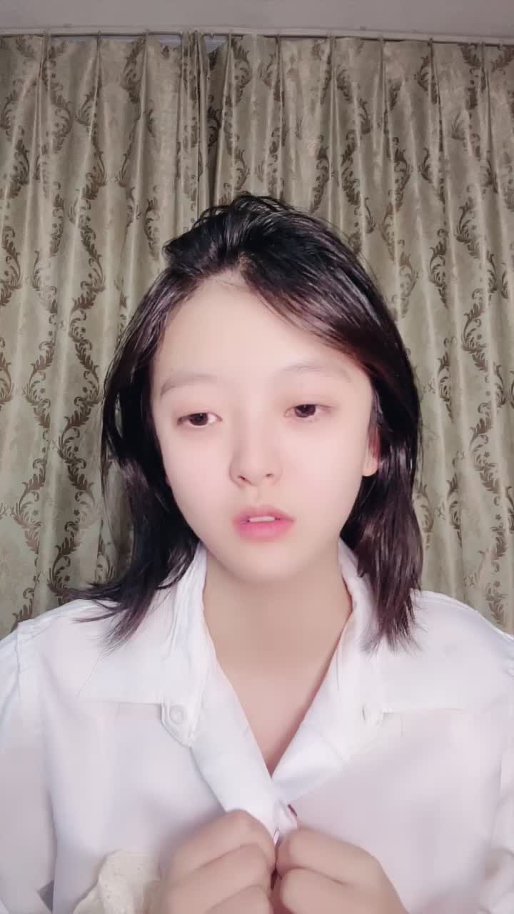 山東反差婊 吳昕鴿 顏值超高的女主年僅19歲 表情到位符合自慰高潮的要求 逼水超多流出 （2）